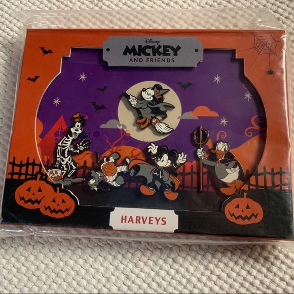 Harveys Accessories - Harvey’ Disney Mickey & Friends Pin Pack
